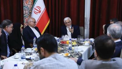 عارف: مبنای کار دولت اصلاح ساختار اقتصادی است