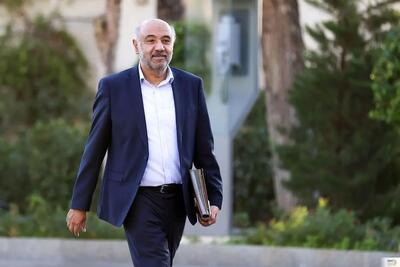 خبر خوش وزیر کار  از اقدامات جدید برای افزایش  حقوق کارمندان و کارگران /جزییات افزایش دستمزدها