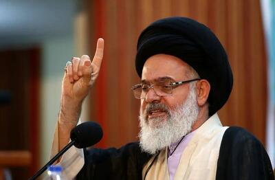امام جمعه قم: اظهارات متناقض و مواضع ناپایدار طرف آمریکایی، از جمله ادعای تغییر نام خلیج فارس، نشانه‌ای از سردرگمی آن‌هاست / پیام ما روشن است؛ عزت ملی در مذاکرات باید حفظ شود و از حقوق ملت، از جمله حق غنی‌سازی، کوتاه نخواهیم آمد
