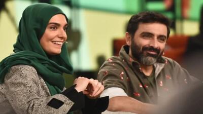 خبر روز | حضور امین زندگانی با همسرش در برنامه 1001 با اجرای محسن کیایی | گلی شی