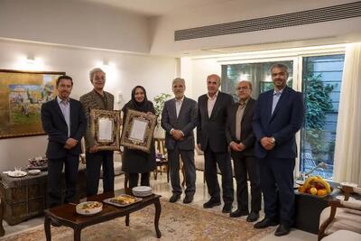 وزیر علوم از پروفسور افسانه صفوی و پروفسور ناصر ایران‌پور در شیراز تجلیل کرد