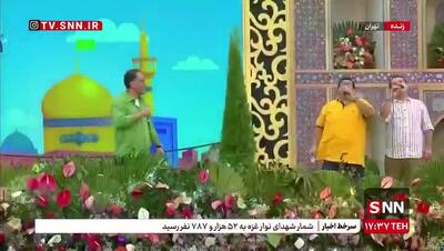 گلباران مردم حاضر در اجتماع بزرگ امام رضایی‌ها در میدان ولیعصر توسط بالگرد