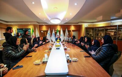 ارتقای جایگاه زنان در جامعه کارمندی