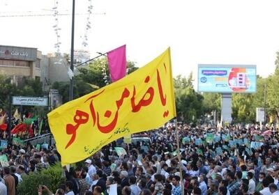 تهران در لباس عید؛ موج سبز امام رضایی‌ها از هفت‌تیر تا ولیعصر/ موکب‌های شادی در چهارراه‌های تهران؛ پذیرایی با عشق رضوی