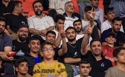 میزبانی با الگو نظم ورزشی - پارس فوتبال