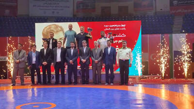 مراسم اهدای جام قهرمانی رقابت‌های کشتی جام تختی - پارس فوتبال