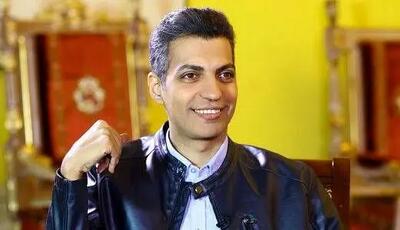 بازدیدکنندگان برای گرفتن امضا از فردوسی پور در نمایشگاه کتاب صف کشیدند + عکس