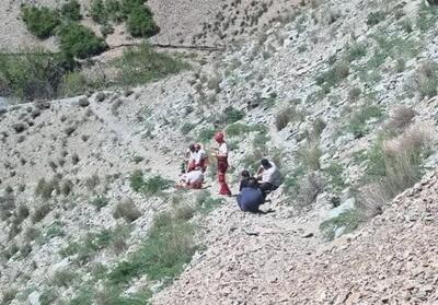 نجات مصدوم از عمق 400 متری در البرز - تسنیم