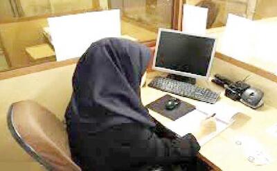 کدام مراجعه‌کننده ساعت ۶ به اداره دولتی می‌رود؟
