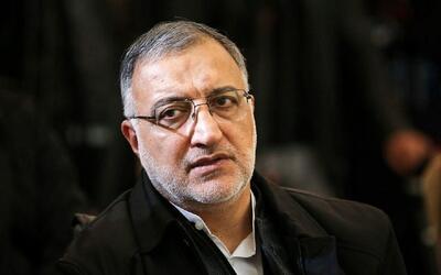 انتقاد صریح یک دانشجوی دختر همراه با بغض  خطاب به زاکانی:  نه سواد دارید و نه مدرک تحصیلی مرتبط  و تمام ترم‌ها مشروط شده بودید،   شهردار شدن شما نتیجه خیانت به شایسته‌سالاری و نخبگان است! (فیلم)