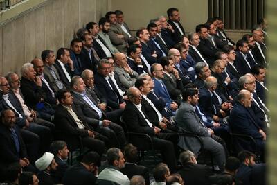 عکسی از حضور رییس و دبیر کانون عالی کارگران بازنشسته تامین اجتماعی در دیدار با رهبر معظم انقلاب