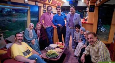 رقص دسته‌جمعی بازیگران سریال پایتخت ۷ در پشت صحنه+ فیلم