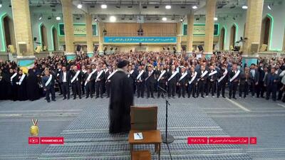ورود رهبر انقلاب به حسینیه امام خمینی+ فیلم