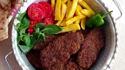 طرز تهیه شامی کباب مجلسی؛ راز طعم منحصر به فرد با سس گوجه فرنگی