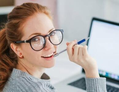 خستگی چشم موقع گیم یا کار با کامپیوتر؟ این راهکارها نجاتت می‌دن!