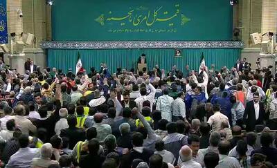 فیلم/ لحظه ورود رهبر انقلاب به حسینیه امام خمینی(ره)