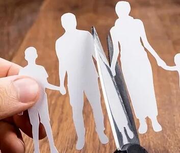 اقدام خجالت آور یک زن با دامادشان/ با سر رسیدن شوهرش دست زن خائن رو شد!