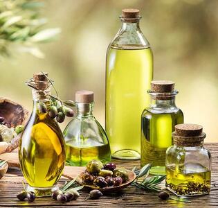 برای از بین بردن شوره سر، بازگرداندن درخشندگی به موها، کاهش موخوره این روغن را به سر بمالید