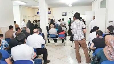 منشی‌های پزشکان برای خودشان امپراتوری به راه انداخته‌اند/ رشوه بدهید تا کارتان زودتر راه بیفتد!