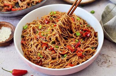 طرز تهیه نودل پنیری قرمز