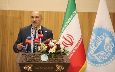 استاد دانشگاه باید پشتیبان و راهنمای دانشجو باشد