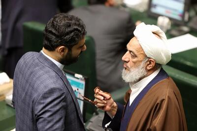 هشدار آقاتهرانی به پزشکیان درباره قانون عفاف و حجاب؛ اگر رئیس جمهور طی ۱۵ روز به دستگاه‌ها این قانون را ابلاغ نکرد رئیس مجلس می‌تواند این کار را انجام دهد