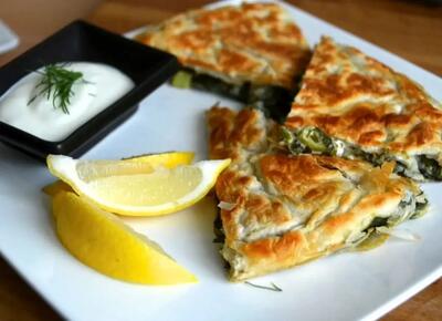 طرز تهیه مرغ با دیپ اسفناج؛ ترکیب خوشمزه‌ای از مرغ و پنیر گودا