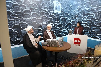 رونمایی از نشریه خردنامه در ویژه برنامه کتاب بین