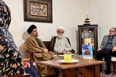 نماینده ولی فقیه در هلال احمر با خانواده شهید محمد منتظر الظهور دیدار کرد