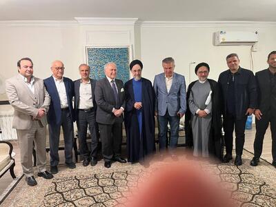 تصاویر دیدنی از سیدمحمد خاتمی در دیدار با فوتبالیست ها/ کدام چهره‌های فوتبالی حضور داشتند؟