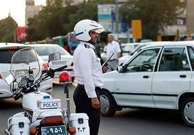 بدلکاری خطرناک روی سقف خودرو/ خودروی متخلف توقیف شد