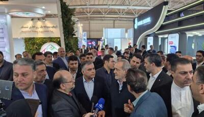 بازدید دکتر پزشکیان از غرفه هلدینگ خلیج فارس در نمایشگاه نفت، گاز و پتروشیمی