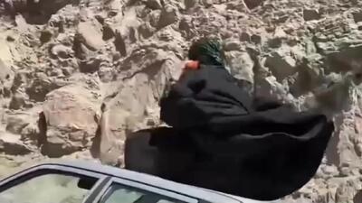 فیلم جنجالی زن چادری روی سقف پراید وسط جاده ! / بعد از توقیف توسط پلیس راهور : داشتم بدلکاری تمرین می کردم !