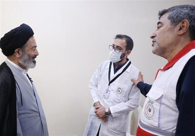 بازدید سرپرست حجاج ایرانی از مرکز پزشکی هلال احمر در مدینه - تسنیم