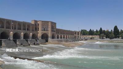 زاینده‌رود برای سومین بار طی یک ماه گذشته در اصفهان جاری شد