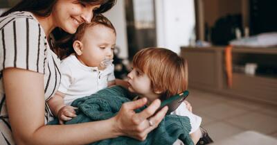 Wired for Care: چگونه فناوری در حال بازنویسی مادر بودن است
