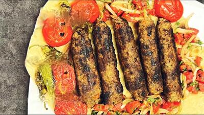 طرز تهیه آدانا کباب ترکیه ای در تابه با سالاد مخصوص