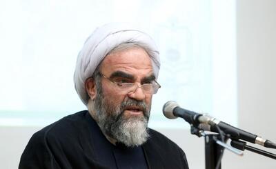 آیت‌الله غرویان: لباس روحانیت برای تبلیغ دین است، نه حرکات ورزشی و بلاگری!