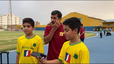 گرفتن امضا و عکس یادگاری از طالب ریکانی