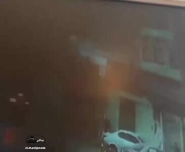 لحظه اصابت رعد و برق به تیر برق در مشگین‌شهر
