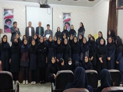 برگزیدگان مسابقات فرهنگی و هنری در دهگلان تجلیل شدند
