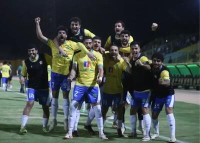 آبادان در شادی غرق شد - پارس فوتبال