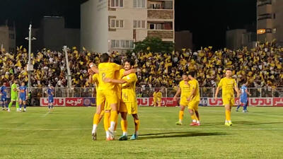 خوشحالی بعد گل چهارم فجر شهید سپاسی به داماش - پارس فوتبال
