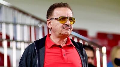 زنوزی: جشن‌های قهرمانی تراکتور باید زیر پرچم ایران باشد