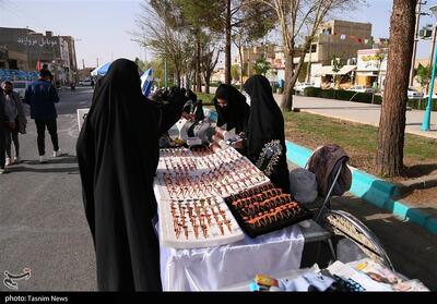 برپایی بازارچه خیریه برای کودکان سرطانی در یزد - تسنیم