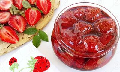 صبحت رو با مربای توت فرنگی شروع کن