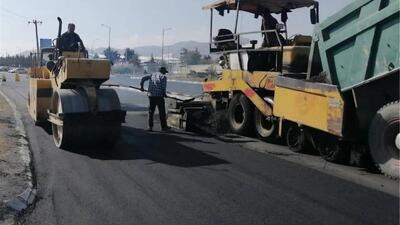 بهسازی و آسفالت محور آرادان به سرخه در حال انجام است