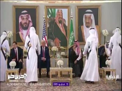 پذیرایی از رئیس جمهور آمریکا با سنت قدیمی عربستانی؛ ترامپ قهوه گرفت اما نخورد!