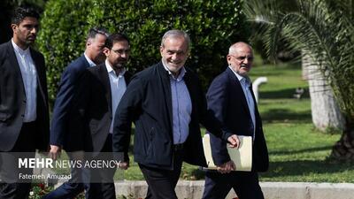 چه کسانی رئیس جمهور را در سفر به کرمانشاه همراهی می‌کنند؟