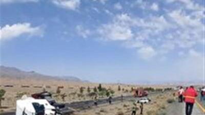 تردد کند در محور مواصلاتی زاهدان - بیرجند در پی واژگونی تریلی سوخت